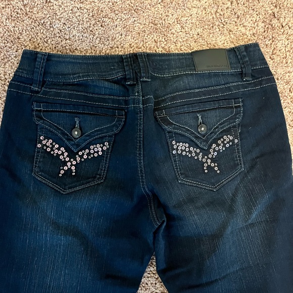 Maurices Dark Wash Sequin Embellished Jeggings Size Large - Picture 3 of 7